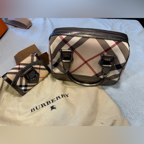 Burberry Beige/Metallic Nova Check PVC Chester Boston Bag used - Picture 2 of 16